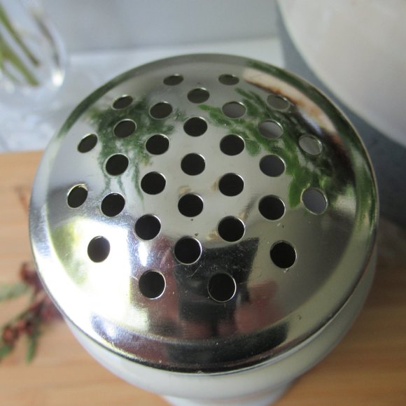 Porcelain Cheese Shaker by Himark, Taiwan - Picture 7 of 14